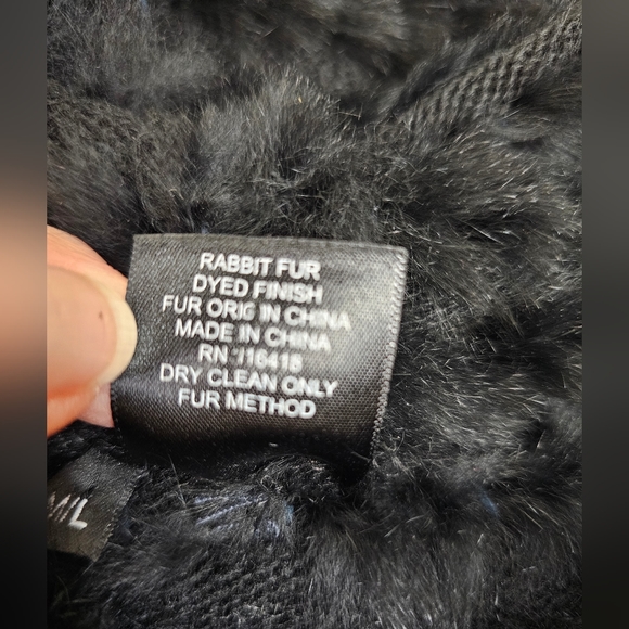 Black Saks Fifth Avenue Fur Vest M/L - Picture 4 of 11